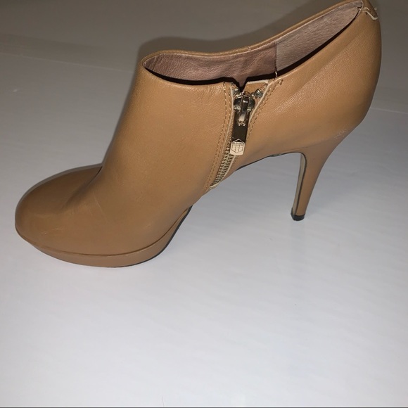 Vince Camuto ‘Elvin’ Booties - Picture 4 of 12